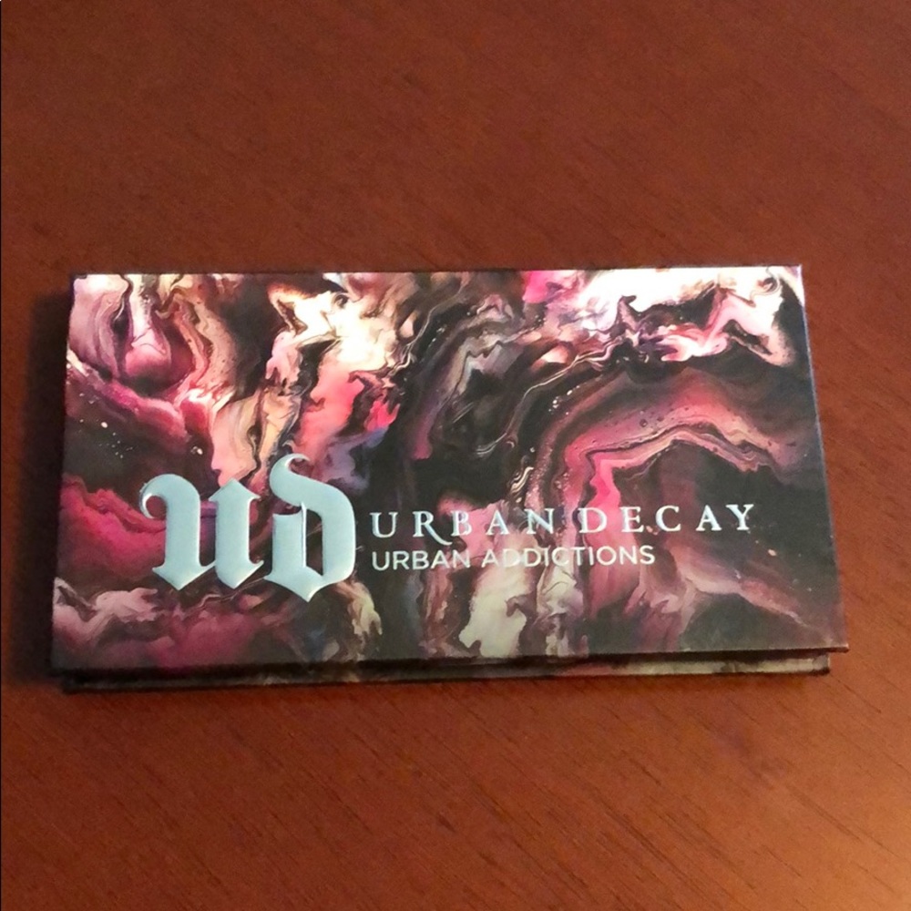 Brand new Urban Decay addictions shadows/brush